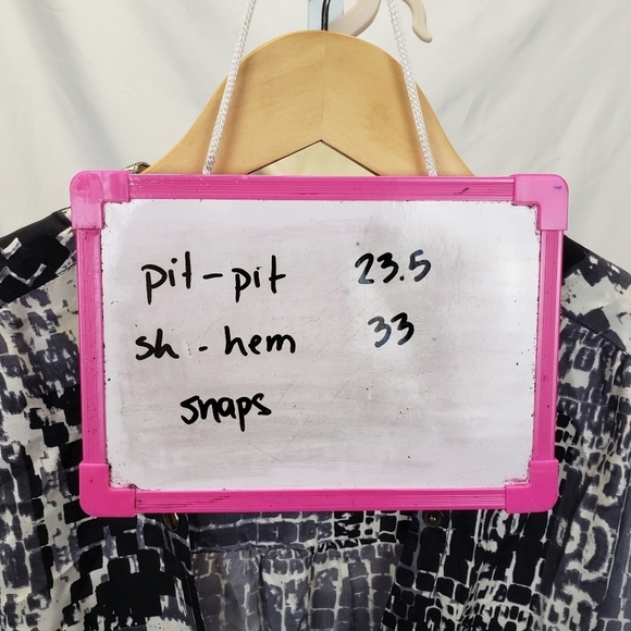 Bebe Snakeskin Romper Shorts with belt size large - Picture 12 of 12